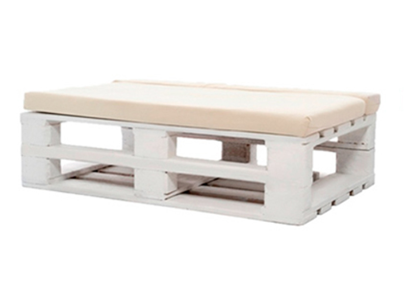 Банкетка из паллет белая с белой подушкой