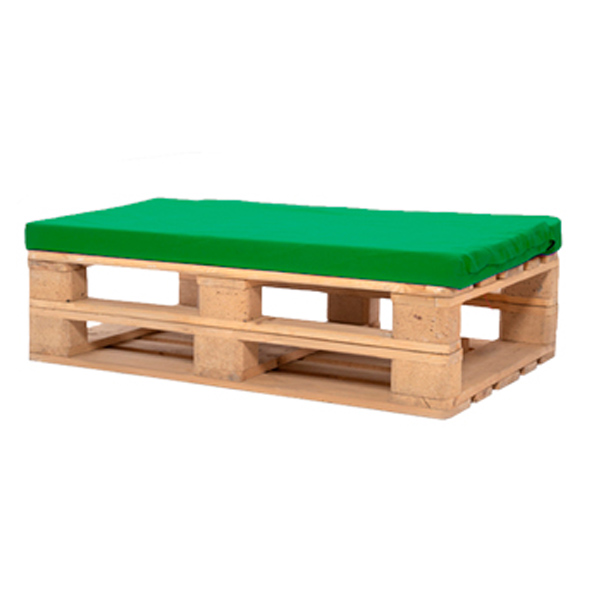 Банкетка из поддонов деревянная с зеленой подушкой