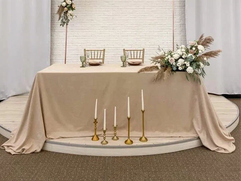 Бархатная прямоугольная скатерть Бежевая