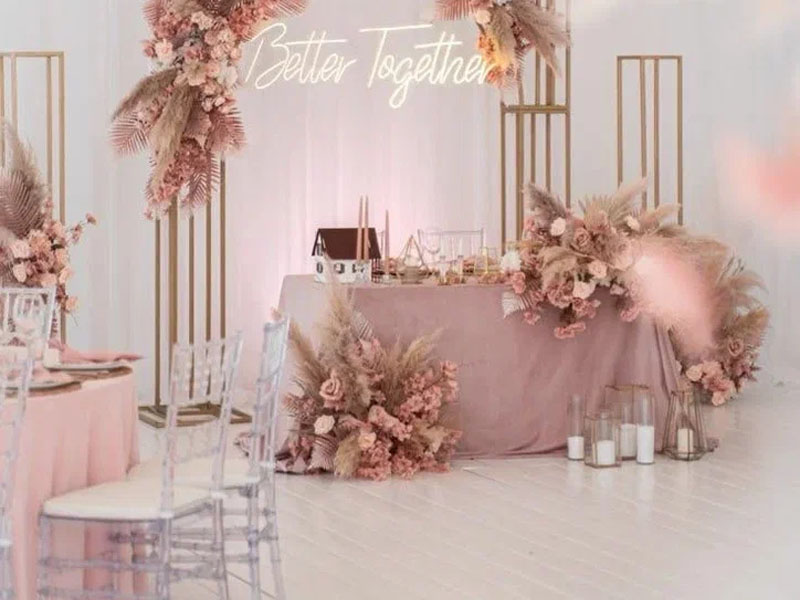 Бархатная прямоугольная скатерть Розовая пудра