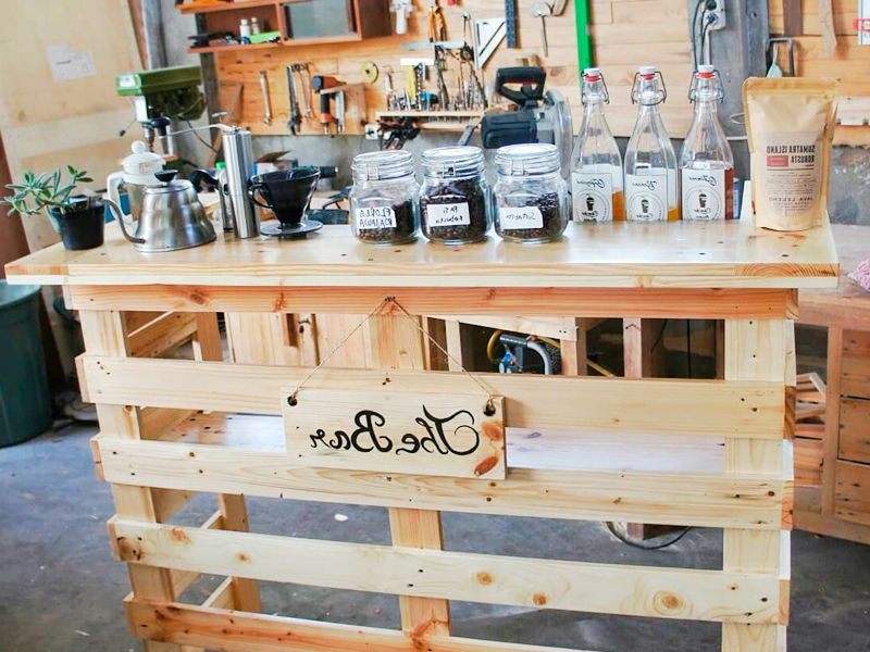 Барная стойка из паллет