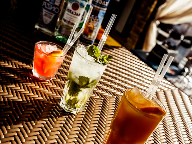 Барная стойка из ротанга