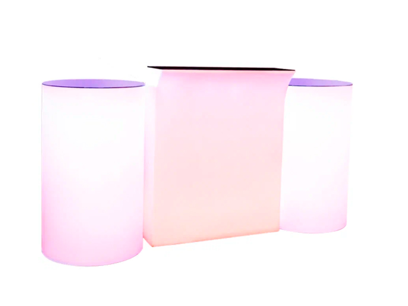 Барная стойка с коктейльными столами