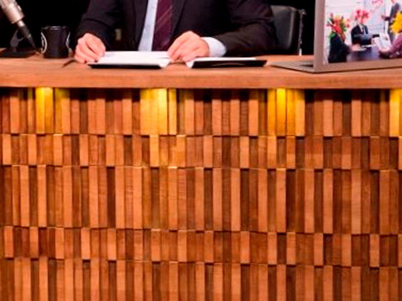 Декорация стол Вечерний Ургант