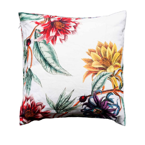 Декоративная подушка с цветочным принтом