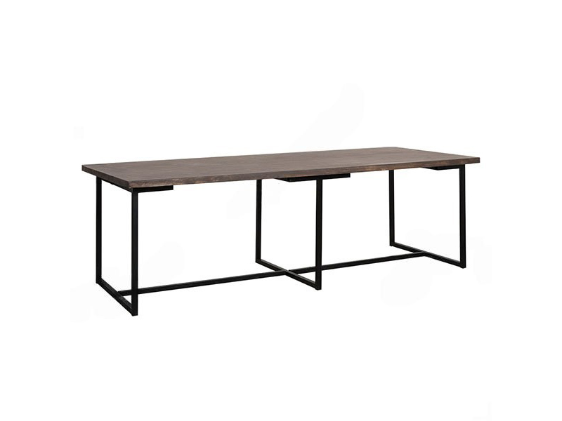 Деревянный длинный стол