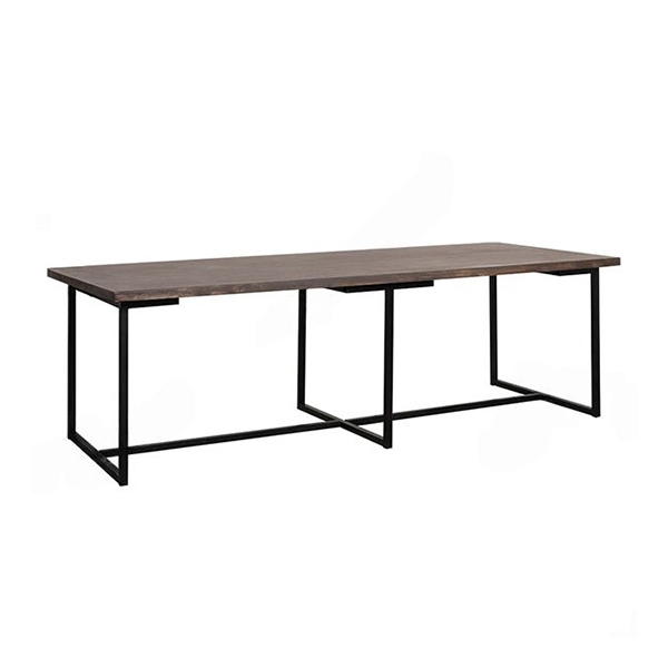 Деревянный длинный стол