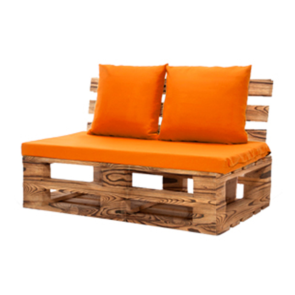 Диван из обожжённых паллет двухместный с оранжевой подушкой