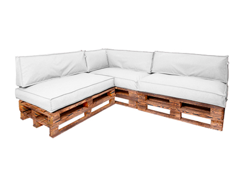 Диван из обожжённых паллет угловой с подушкой белого цвета