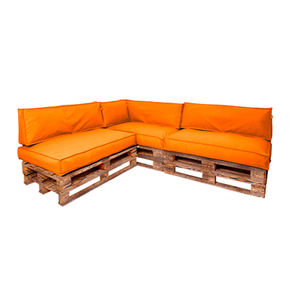 Диван из обожжённых паллет угловой с подушкой оранжевого цвета