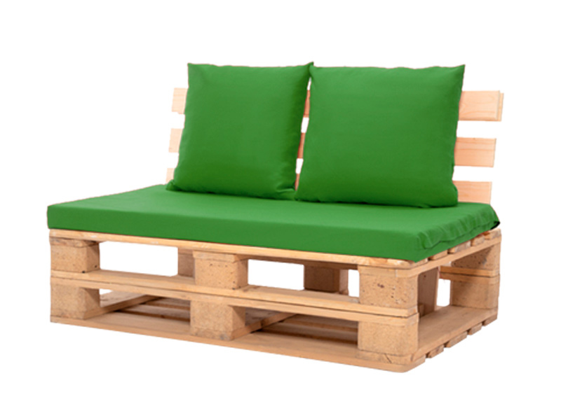 Диван из паллет двухместный зеленая подушка