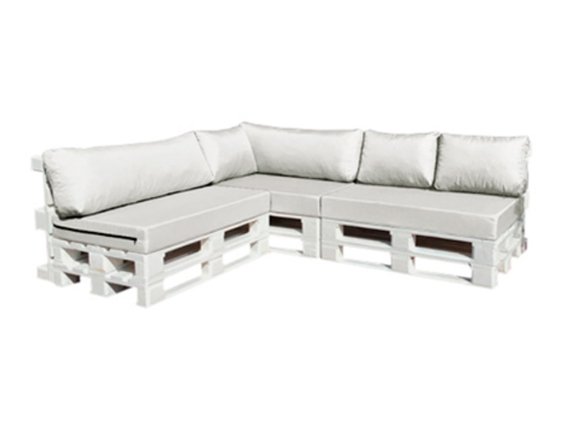 Диван из паллет угловой белый с белой подушкой