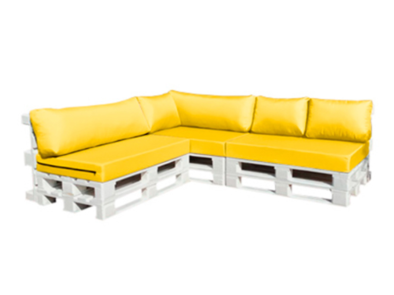 Диван из паллет угловой белый с желтой подушкой