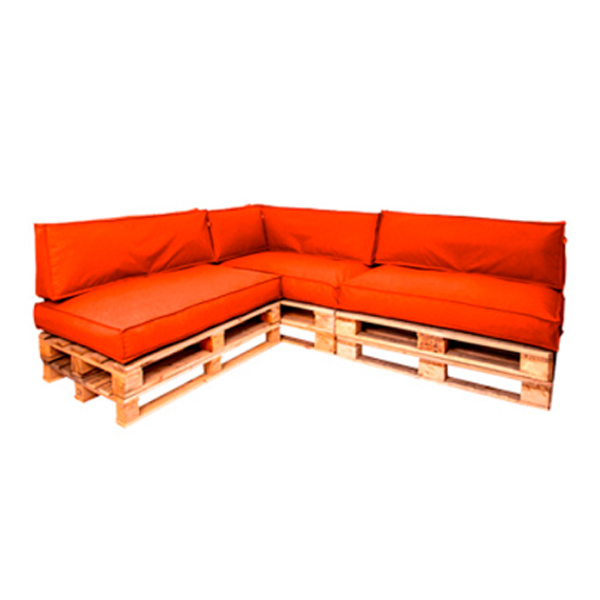 Диван из паллет угловой деревянный с красной подушкой