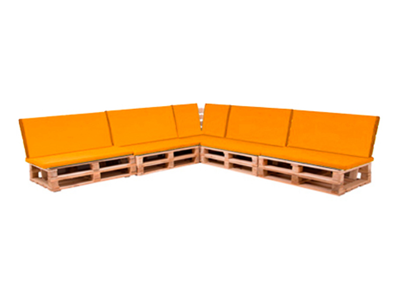 Диван паллетный модульный деревянный с оранжевой подушкой
