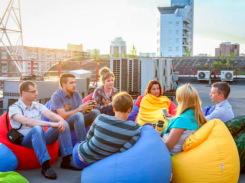 Голубой пуфик