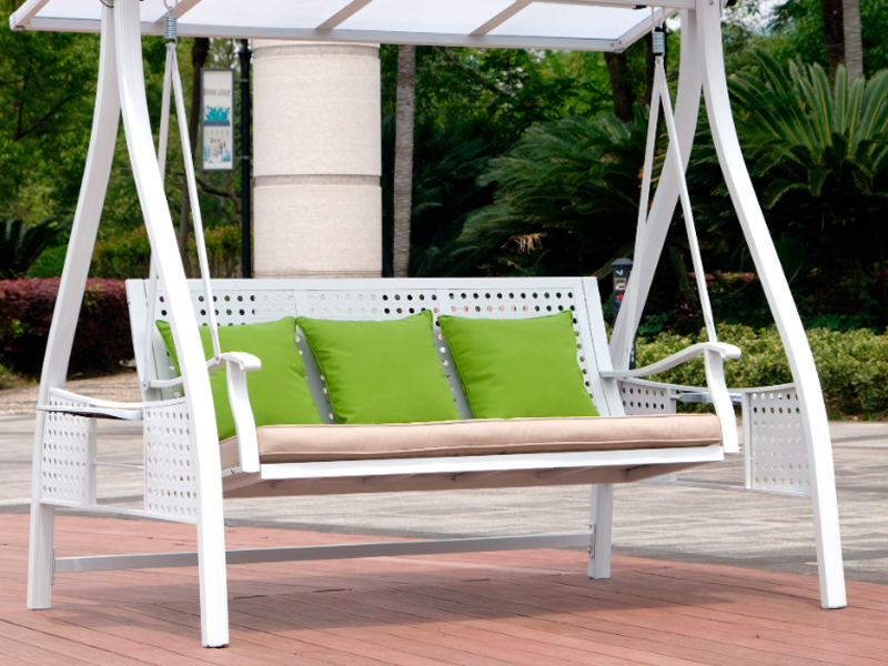 Качели розового цвета