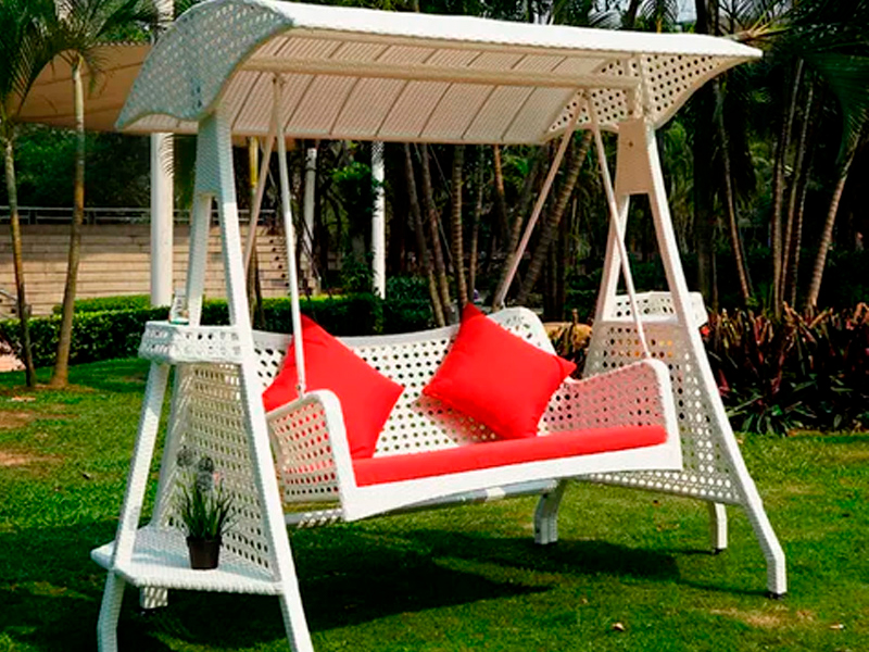 Качели розового цвета