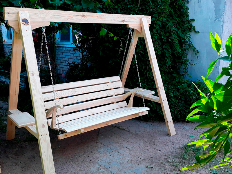 Качели синего цвета