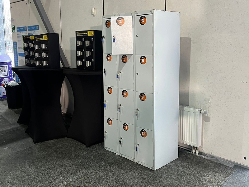 Локер на 12 ячеек