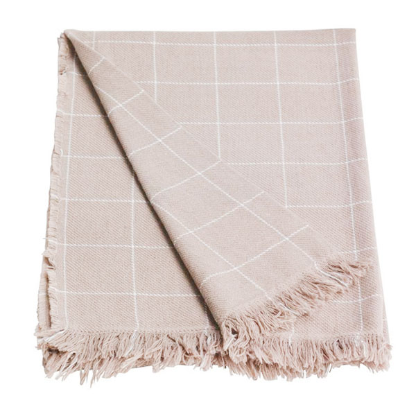 Клетчатый плед бежевого цвета