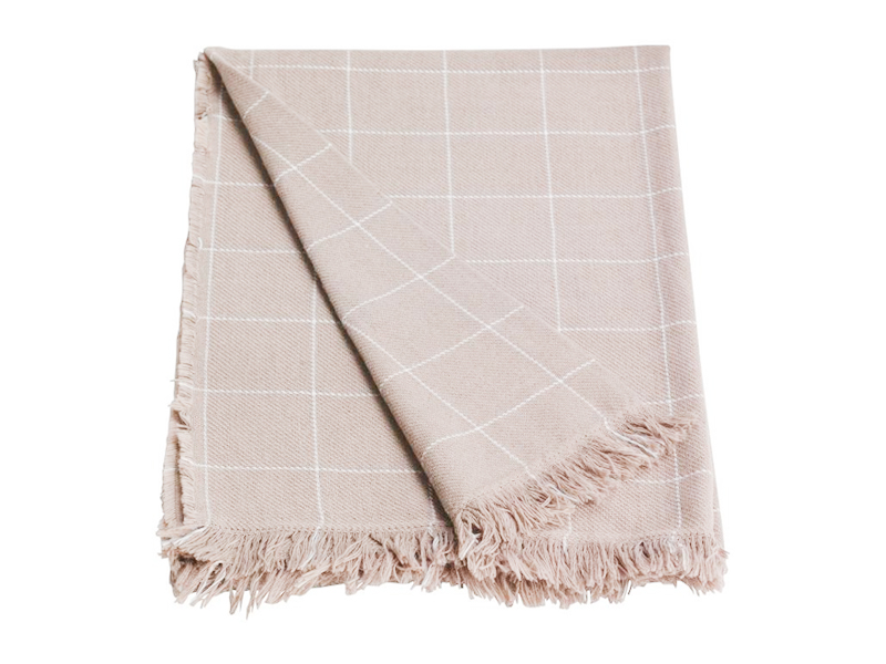 Клетчатый плед бежевого цвета