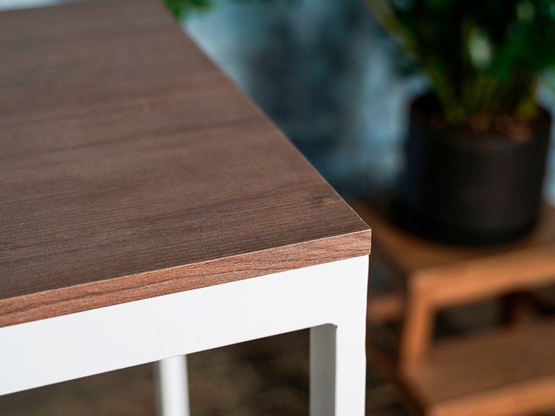 Консоль со столешницей из дерева