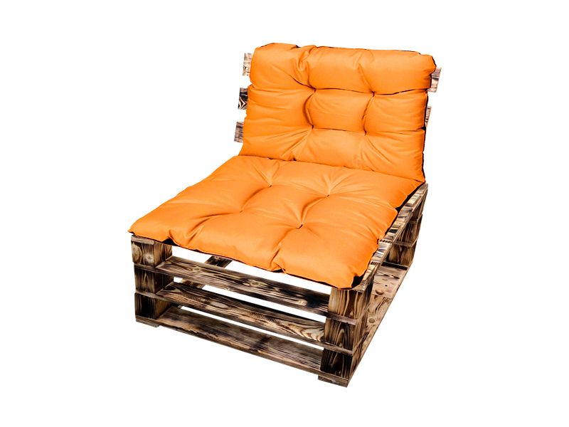 Кресло из поддонов обожжённое с оранжевой подушкой