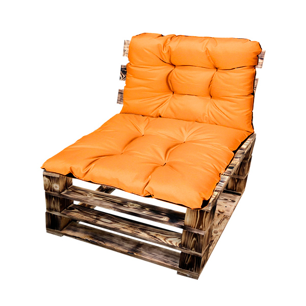 Кресло из поддонов обожжённое с оранжевой подушкой