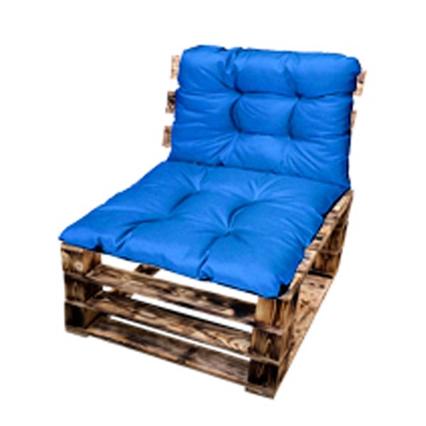 Кресло из поддонов обожжённое с синей подушкой