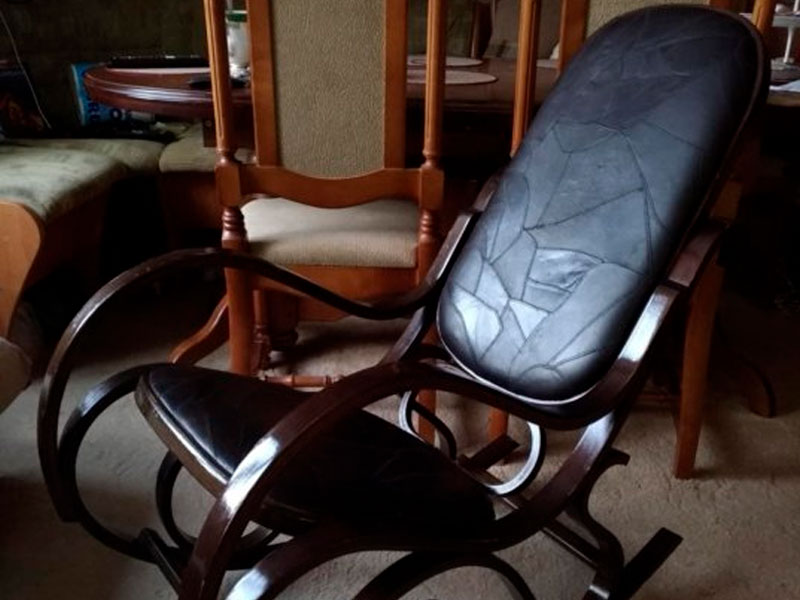 Кресло-качалка из экокожи