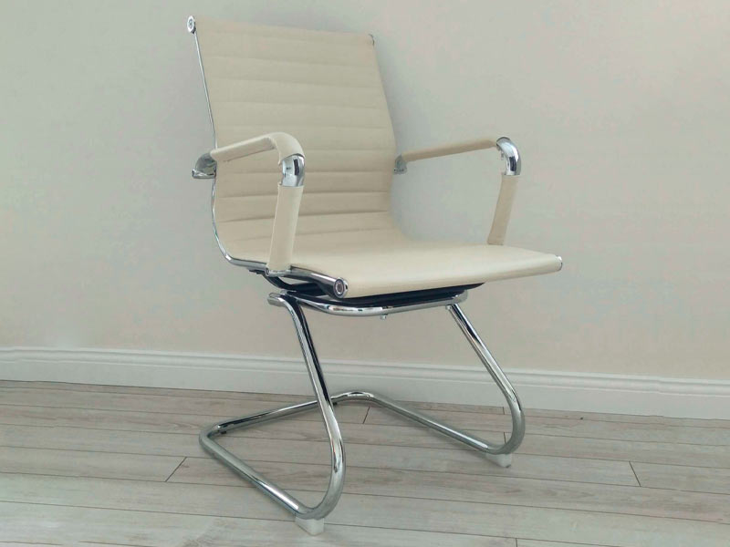 Кресло офисное Conference белое