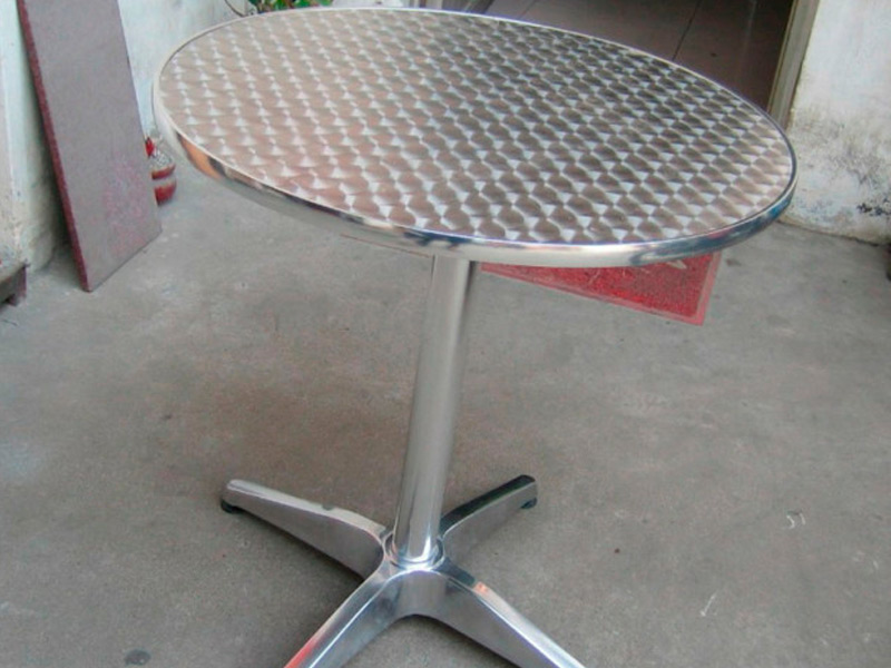 Металлический стол