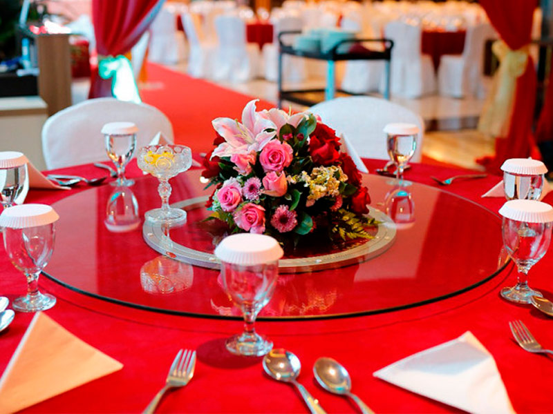 Наперон для круглого стола красный 2,2м