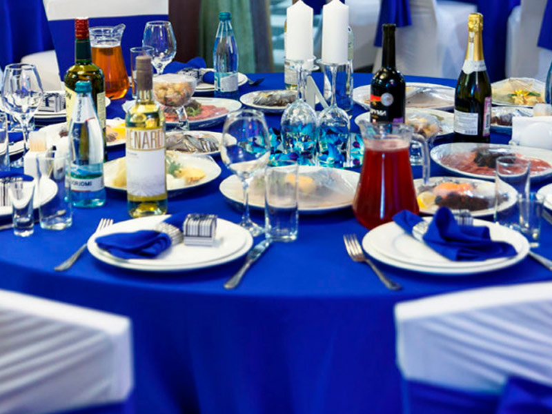 Наперон для круглого стола синий 2,2м