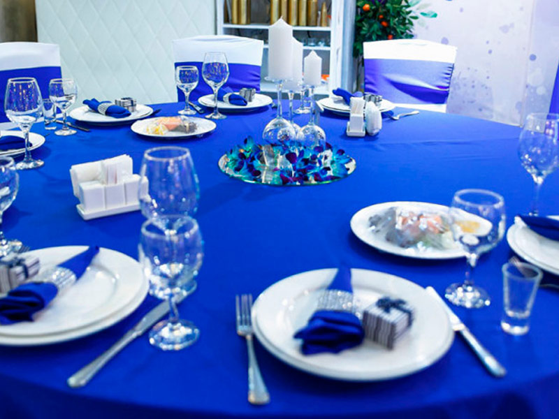 Наперон для круглого стола синий 2,2м