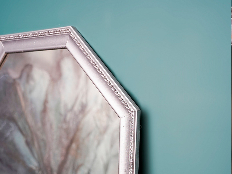 Напольное зеркало в форме восьмигранника