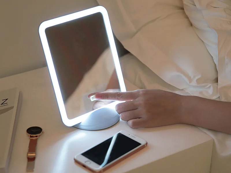 Настольное белое зеркало с подсветкой