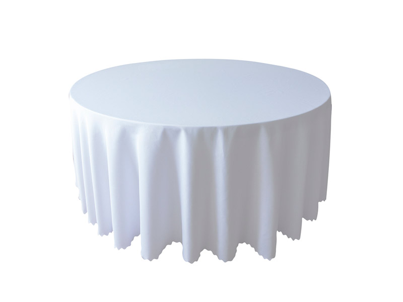 Стол банкетный с белой скатертью