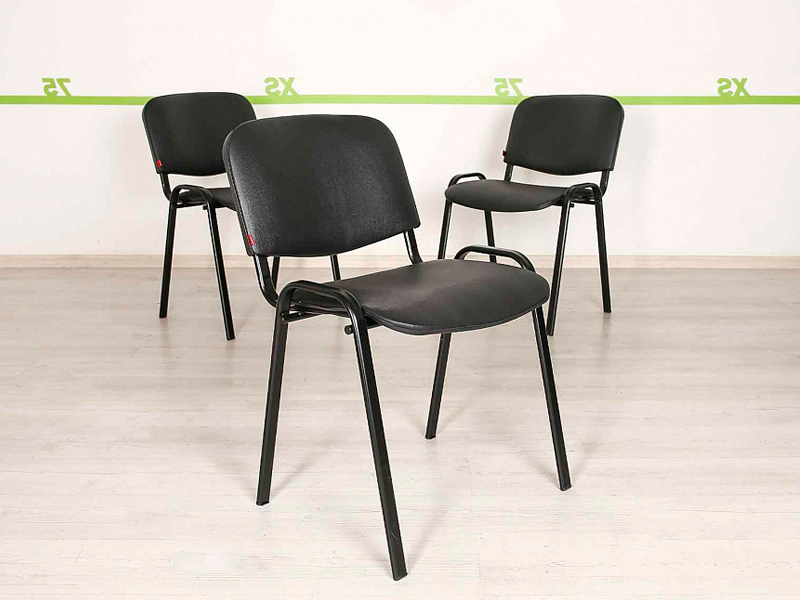 Офисный стул черный