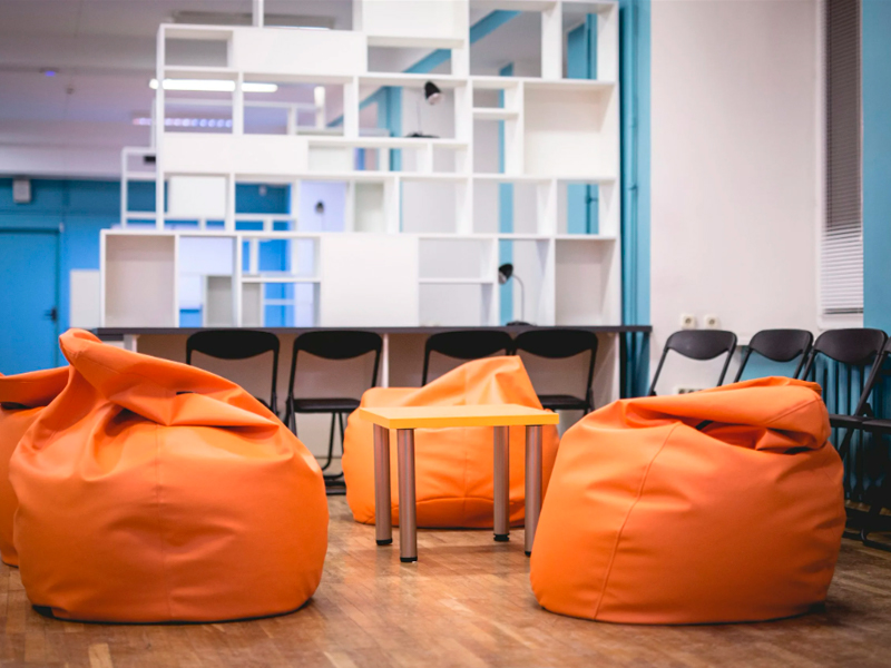 Оранжевый пуфик