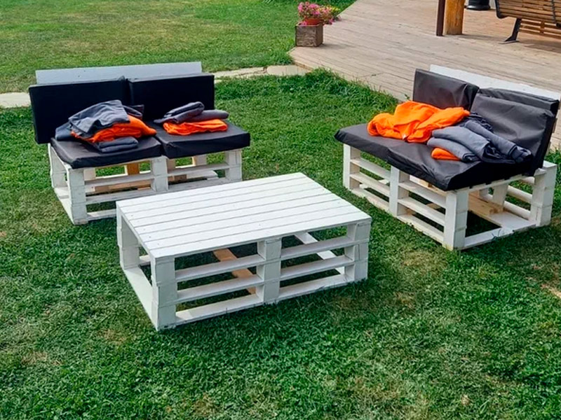 Стол паллетный журнальный белый