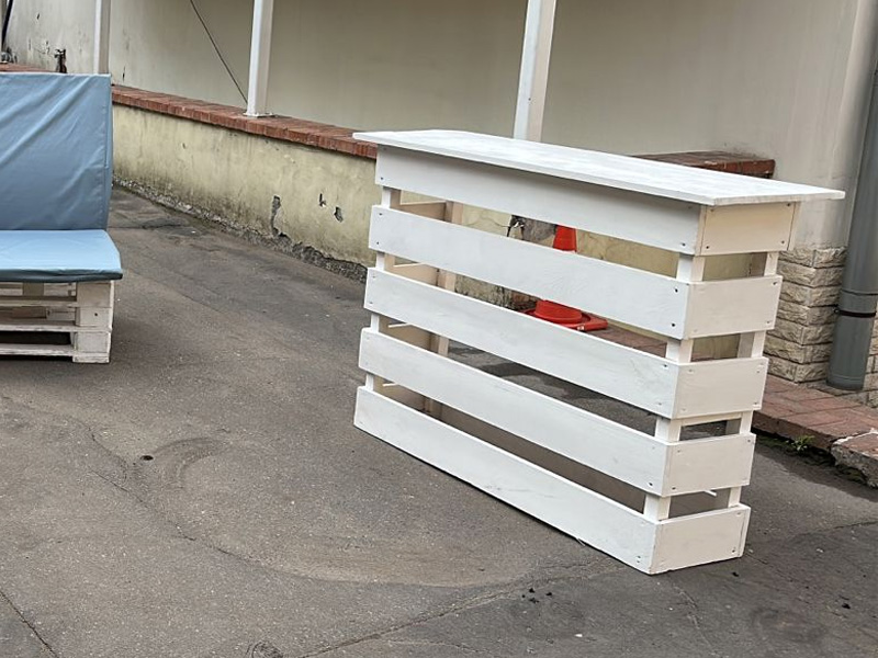 Паллетная барная стойка