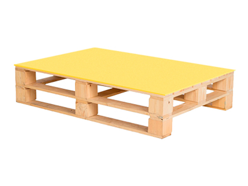 Паллетный стол деревянный с желтой столешницей