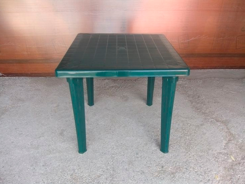 Пластиковый квадратный стол 90x90 см зелёный