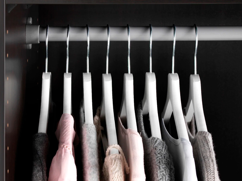 Плечики для верхней одежды белые