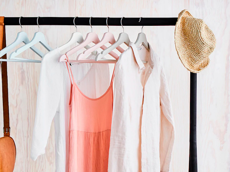 Плечики для верхней одежды белые