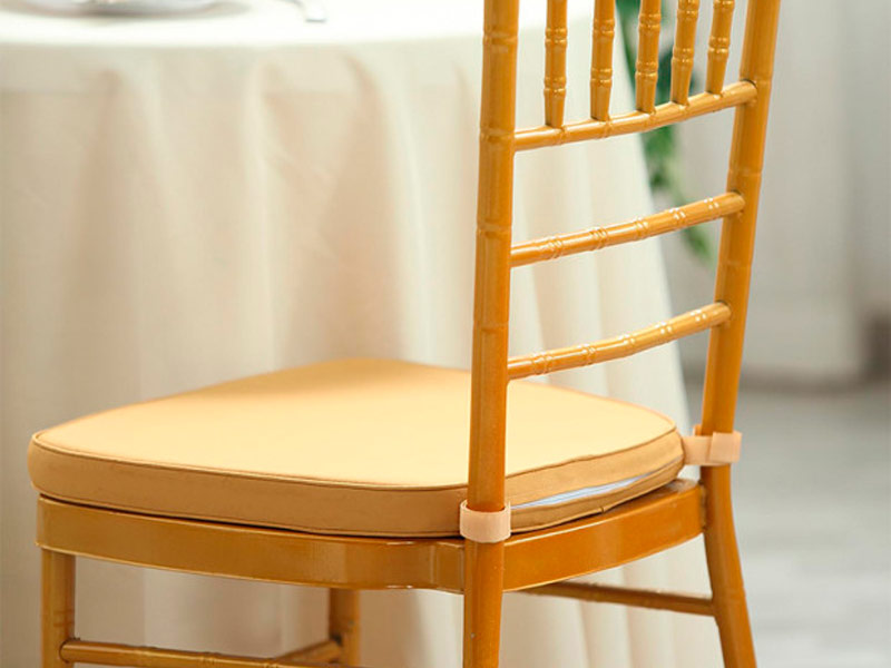 Подушка на стул золотая