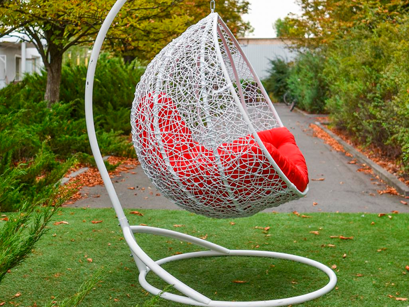 Подвесное кресло красное