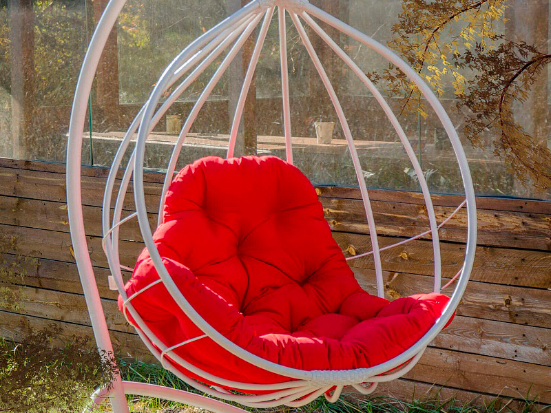 Подвесное кресло красное